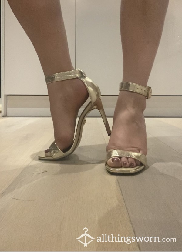 Ooh What I Could Do For You In 5 Minutes. Gold Strappy Size 4 High Sandal Heels.