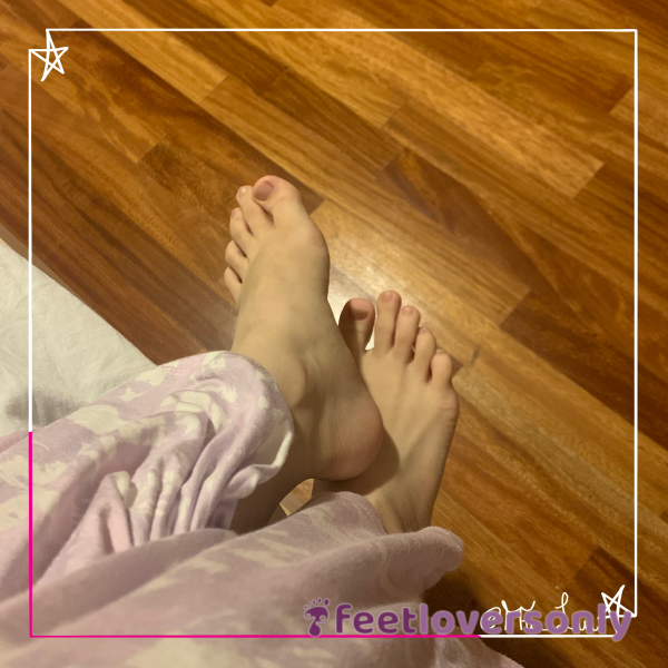 Pictures Of My Feet Before Getting Into Bed (Plus Some Lotion)🌙