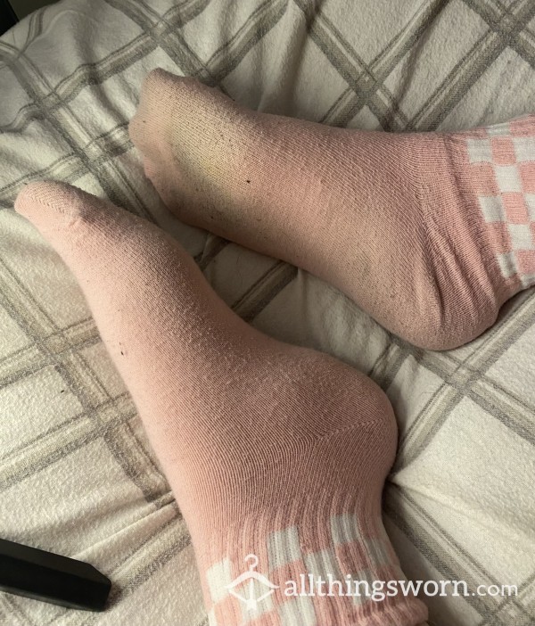 Pink Checkered Socks 🩷 (7 Day Wear)