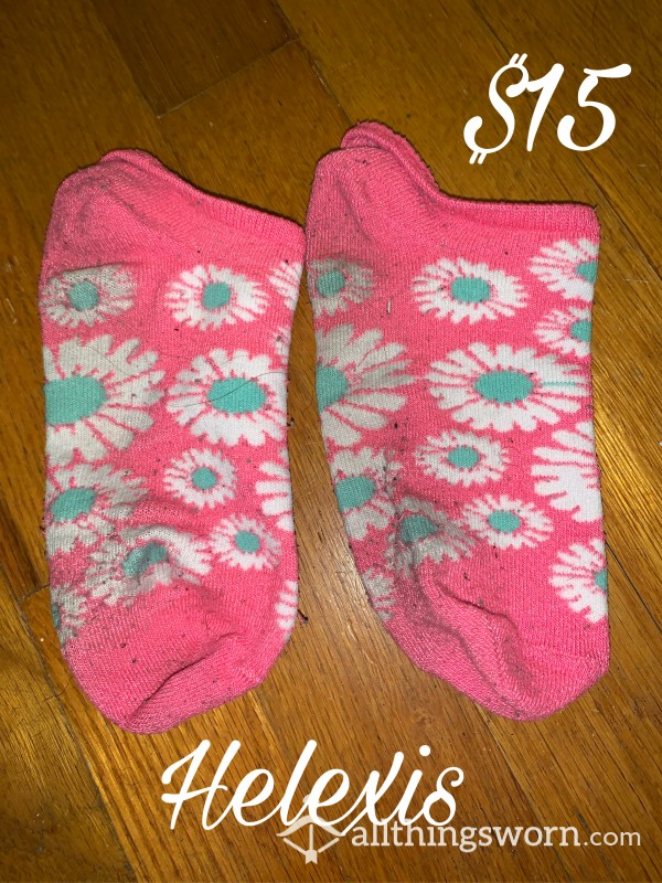 Pink Flowery Socks 🌸🌷