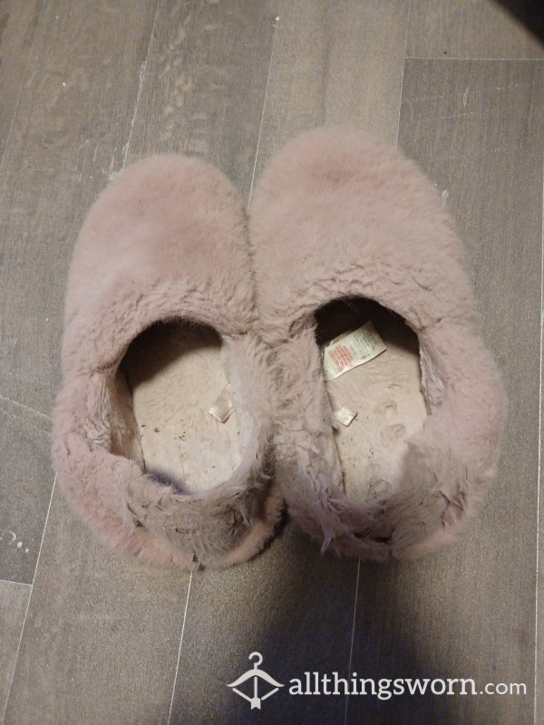 Pink Fluffy Slippers 💗👣
