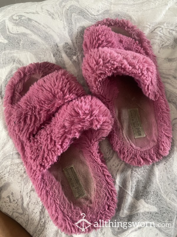 Pink Fluffy Slippers🎀