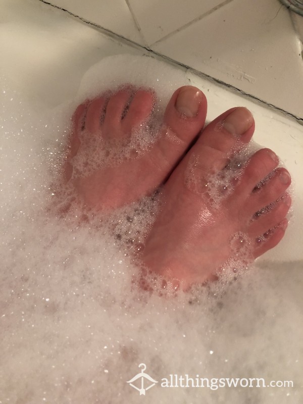 Post Gym Bubble Bath And Lotion Feet Pics - 9 Pics - Size 7 Foot