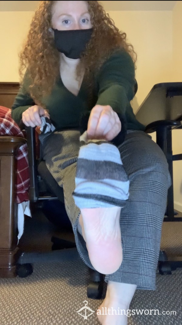 POV Goddess Teases You With Smelly Feet