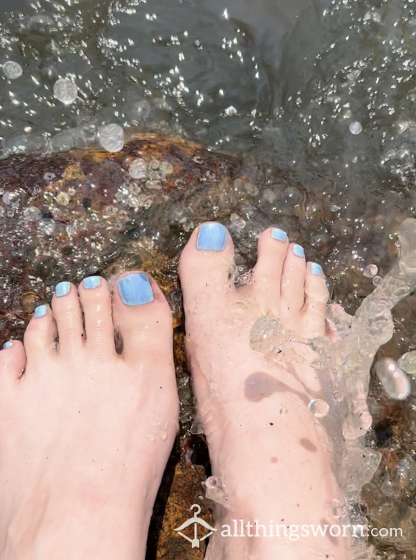 Pretty Feet Getting Splashed By Ocean Waves 🌊 | Small Feet | Blue Polish | Feet Rubbing