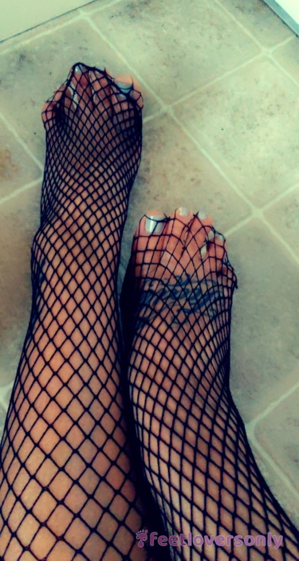 Pretty Feet In Fishnets ❤