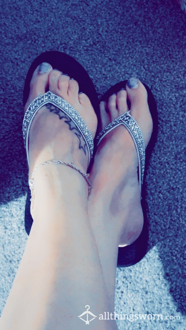 Pretty Feet In Rhinestone Flip-flops