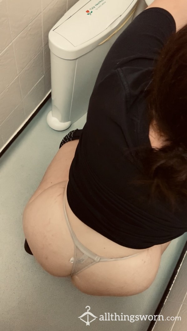 Public Toilet Ass And Tittie Shaking 😈