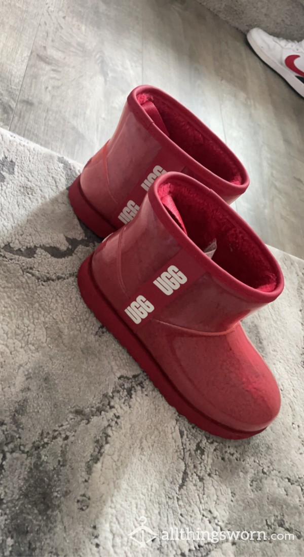 Red UGGs 💋
