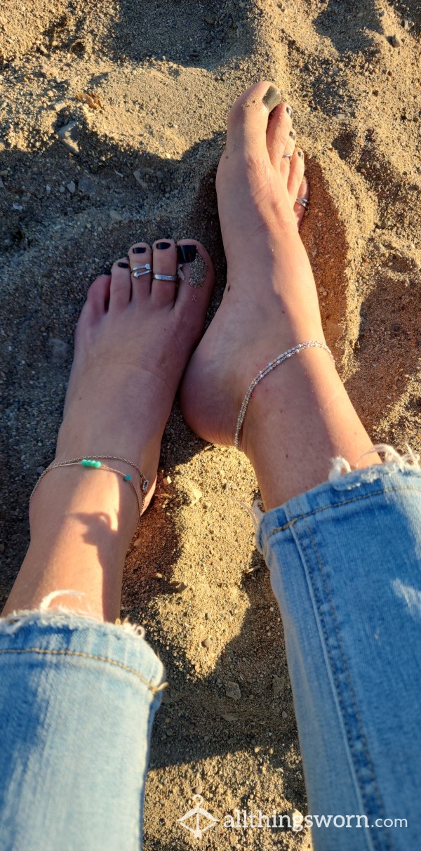Sandy Feet & Toes