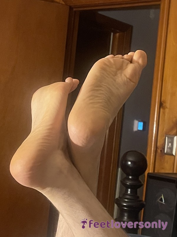 Sexy Male Feet In Bed
