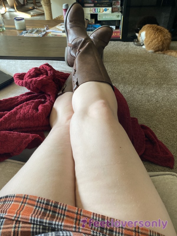 Short Skirt, High Brown Boots (6 Pics)