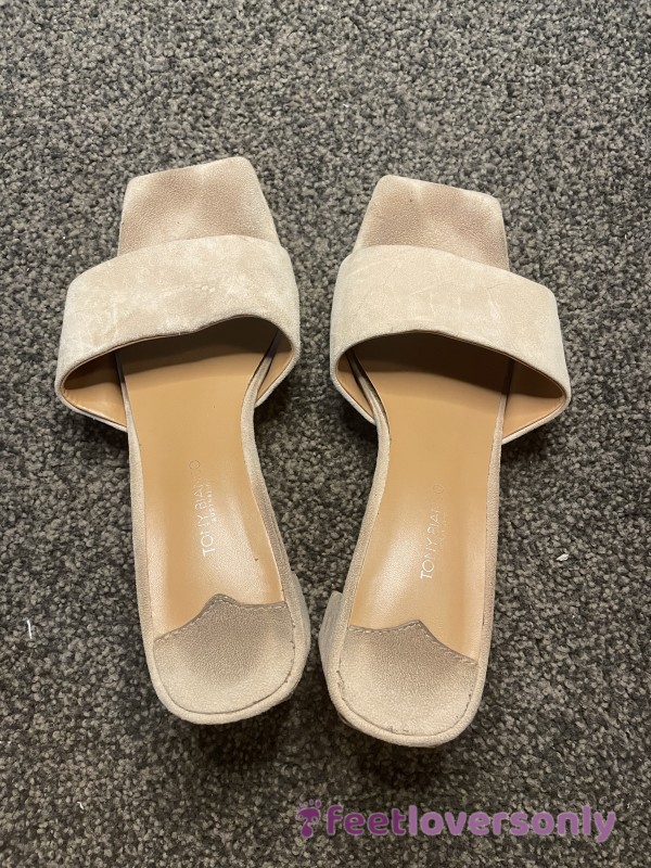 Size 7 Block Heel Sandal 👡 ✨