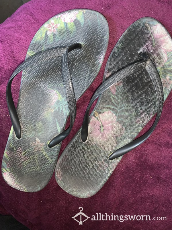 Size 7 Well-worn Sandals