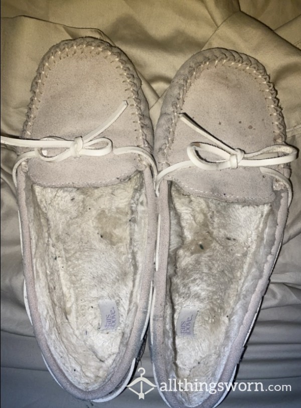 Size 9 Slip On Flats / Slippers Dirty And Smelly