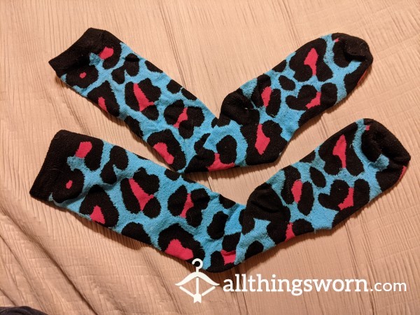 🧺📸🏖️ Size Small 🏖️ Calf High Or Below The Knee High 🏖️ Cotton 🏖️ Blue And Hot Pink Leopard Print Socks 🏖️