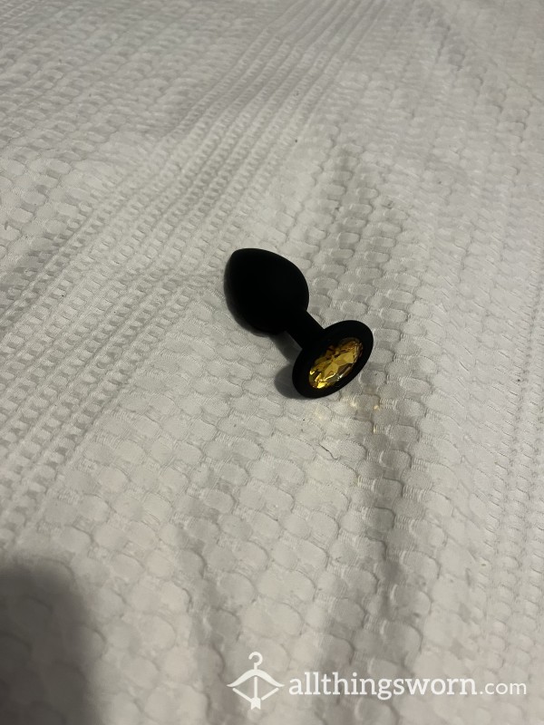 Small Used Rubber Black And Gold Gem Anal Plug 🔌