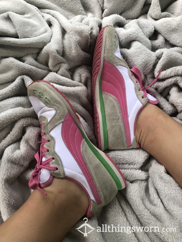 Smelly Pink Sneakers Puma Running Shoes