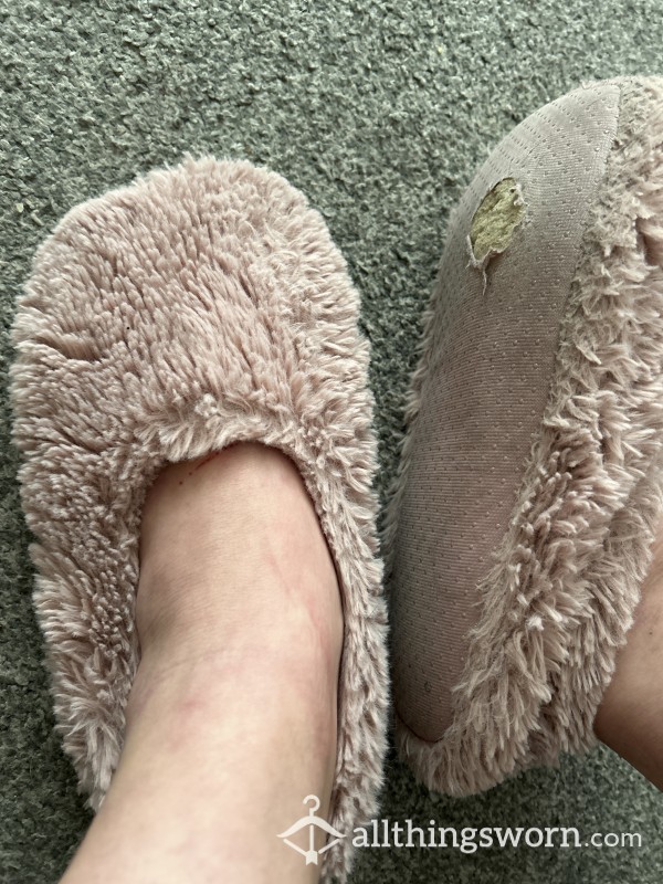 Smelly Size 8 Well Worn Slippers. Very Popular So Don’t Miss Out On This Chance To Own My 9month Old Slippers 💦