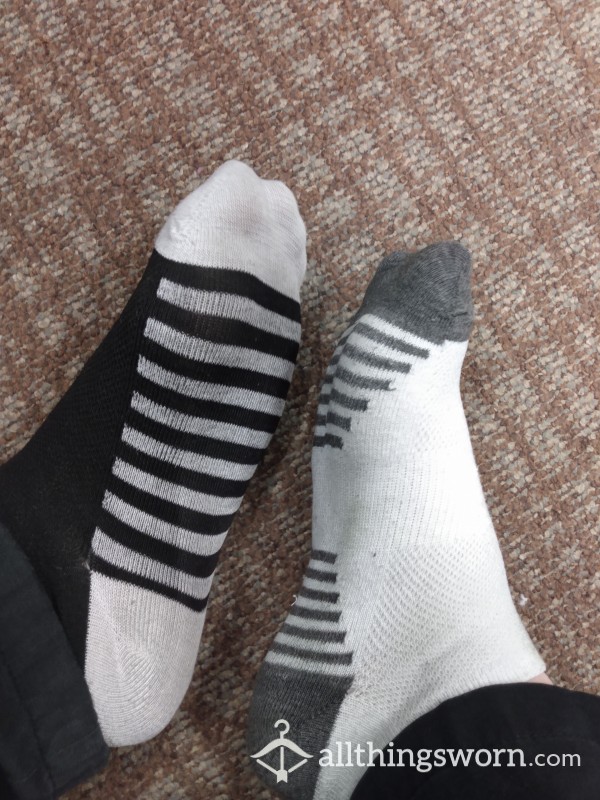 Nurse's Socks Mismatched !