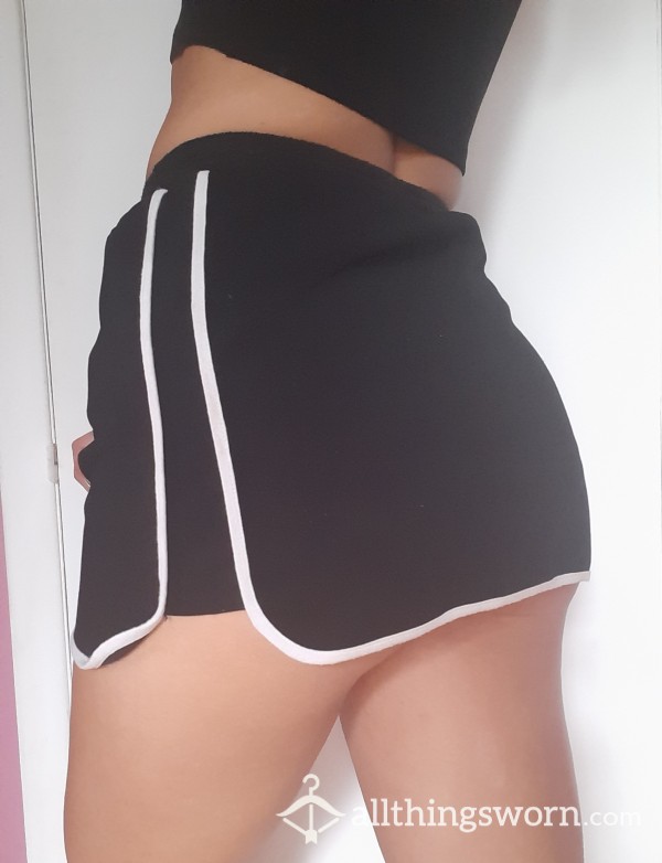 🤍🖤Sporty Skirt With Shorts Underneath🖤🤍