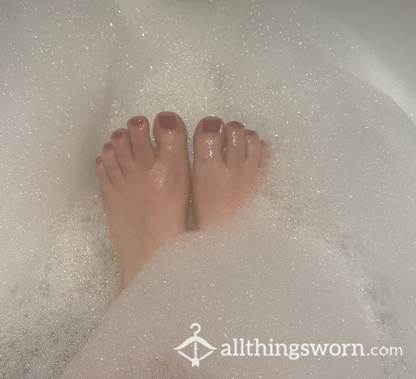 Steamy Bubble Bath Feet Pics