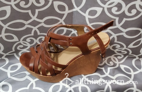 Strappy Tan Summer Wedges - Size 9