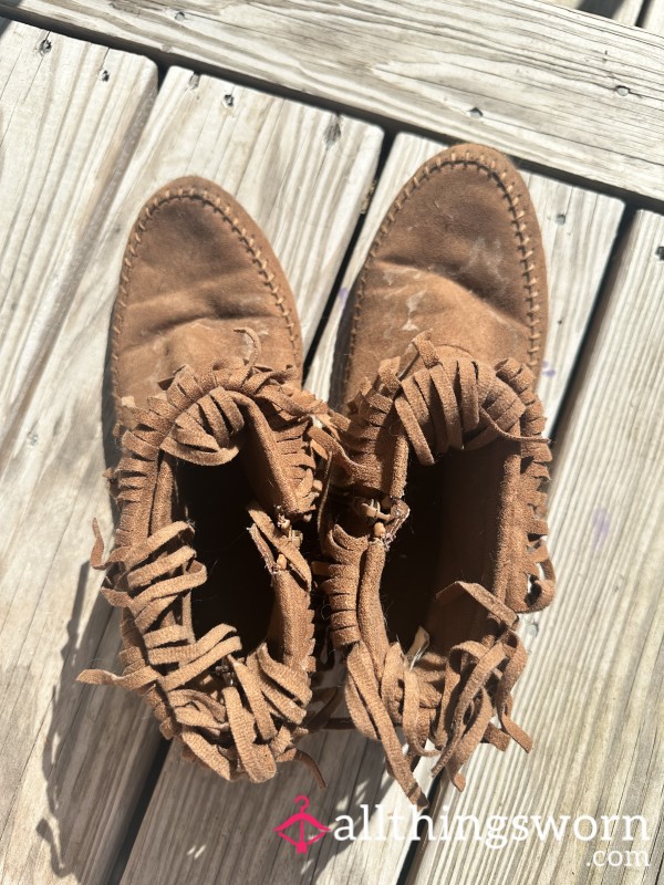 Super Well Worn Dirty Used Pocahontas Boots