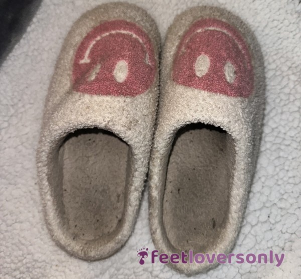 ***SOLD***Super Worn Smiley Face Slippers 😊