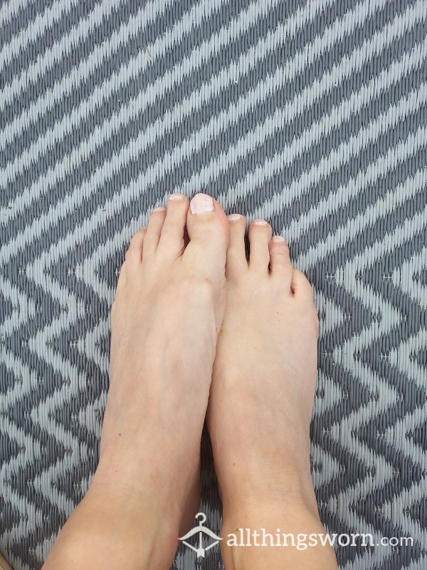 Sweaty Feet With Long Toes