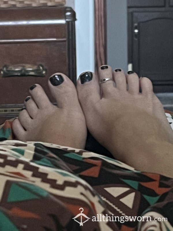 Tan Lined Feet