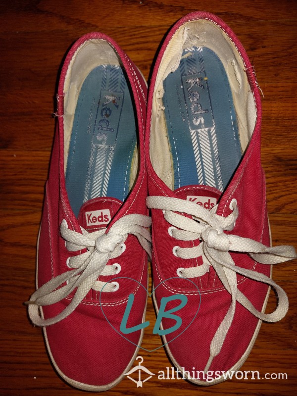 TATTERED RED KEDS SIZE 9.5