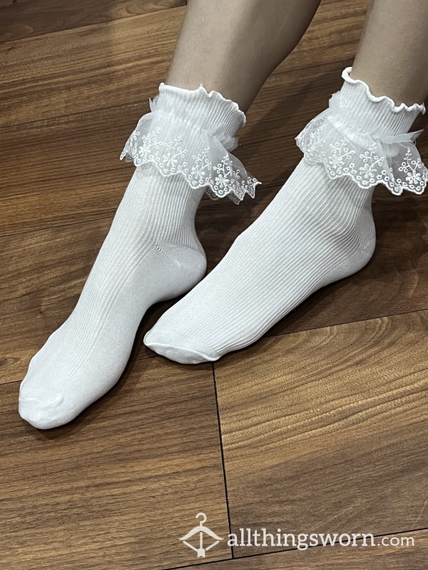 Textured White Crew Socks With Lace Detail Oo3