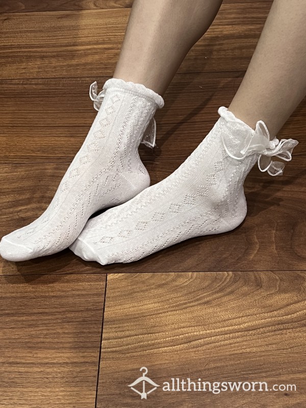Textured White Crew Socks With Ribbon Bow O14