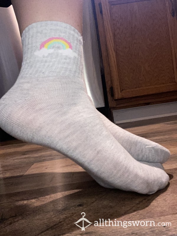 Thin Crew Cut Grey Socks With Rainbow