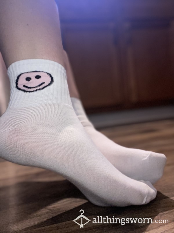 Thin Crew Cut Smiley Face Socks