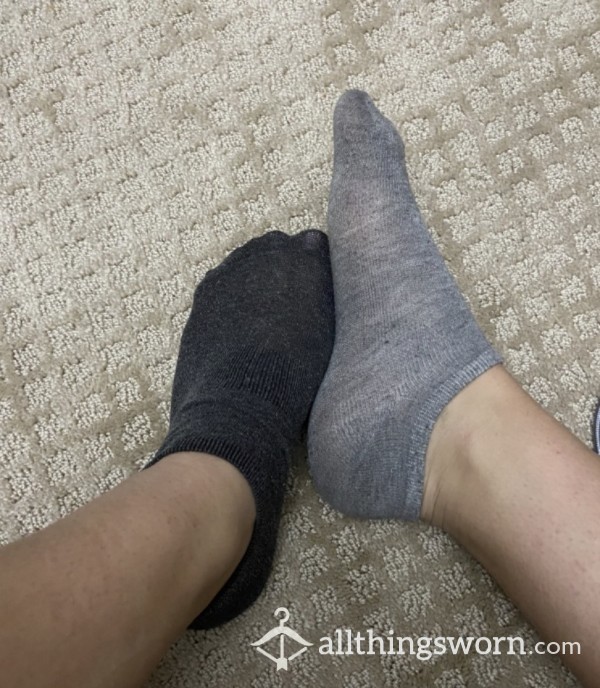 Thin Mismatched Ankle Socks