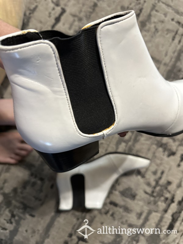 Tildon White Ankle Boots W/ Its Wear And Tear