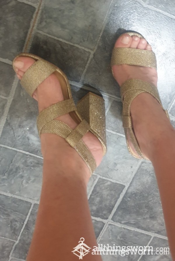 MY TINY GLITTERY GOLD HEELS ALL YOURS 😍 £45 🥵