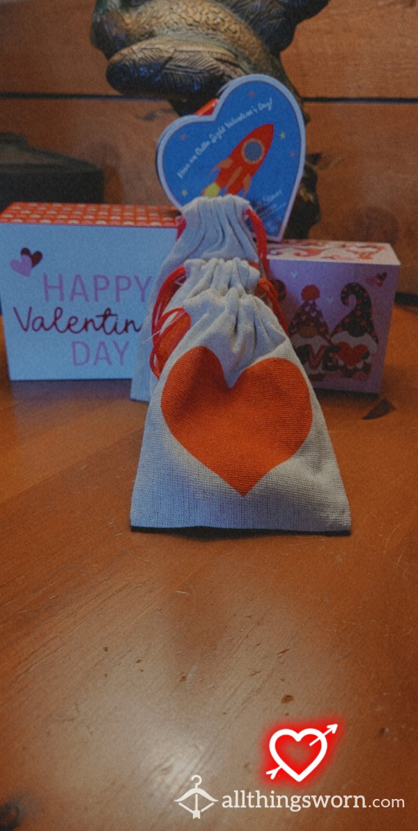 VALENTINES TOUCH, TASTE, SMELL LOVE BAGS