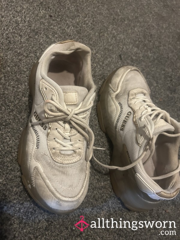 Very Smelly/dirty Guess Trainers Size 5