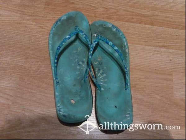 Very Well Used Flip-flops. Size M (7-8)