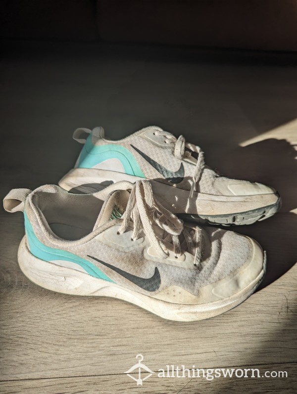Very Well Worn Nike Sneakers 🤤🥵