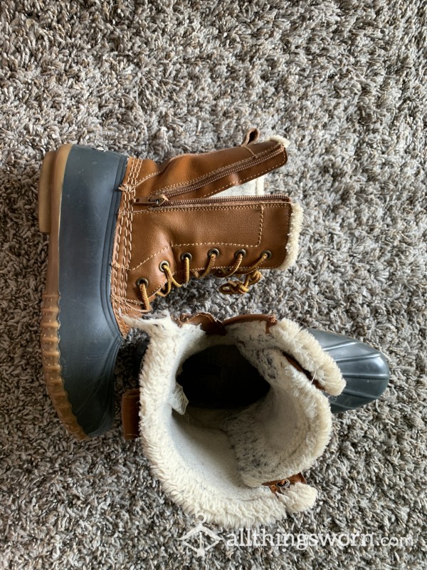 VERY WORN (6 Yrs) Brown + Blue Fuax Leather American Eagle Size 8 Women’s Midrise Duck Boots W/ Faux Fur Lining