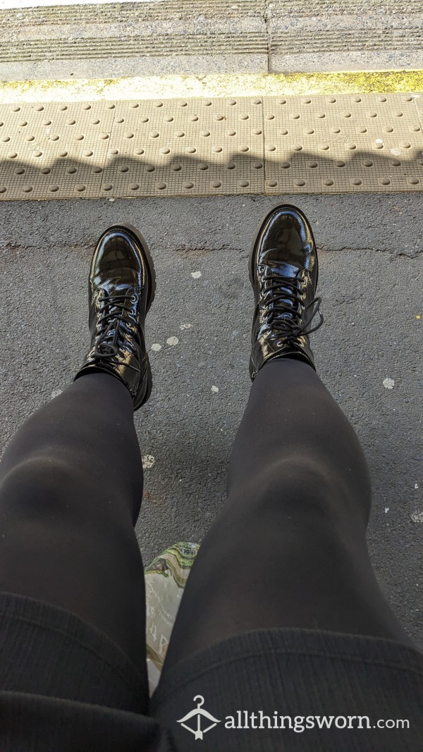 Video - Tights Waiting For The Train