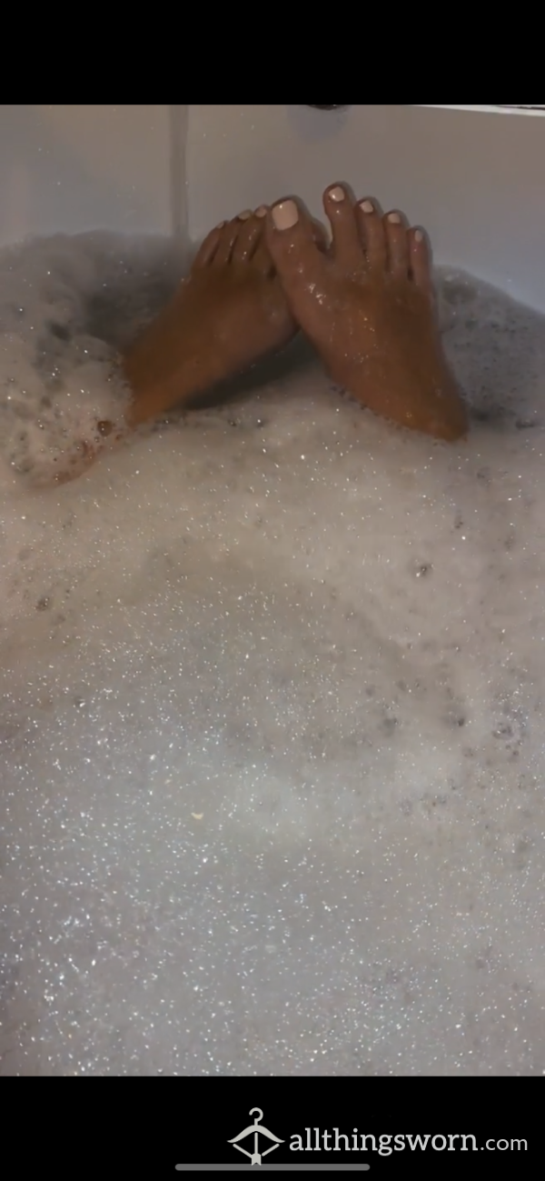 Watch My Feet In The Bath 😘