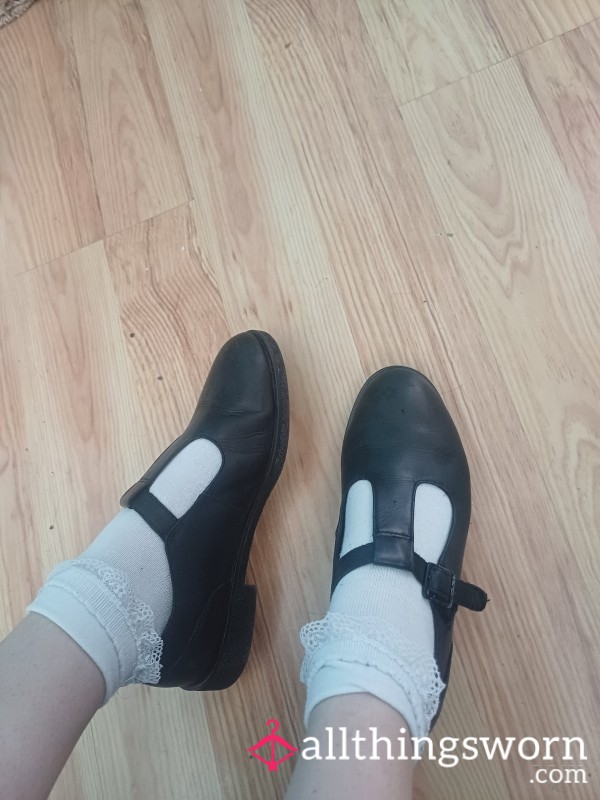 Well Loved Black Leather Schoolgirl Mary Jane Shoes