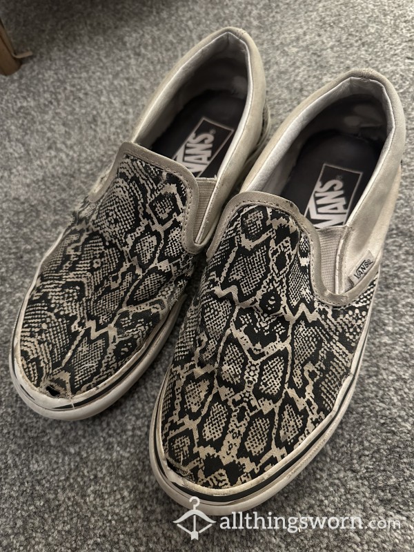 ✨Well Loved Vans Size 5✨
