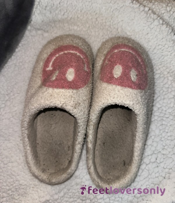 Well Worn Pink Smiley Face Sherpa Slippers