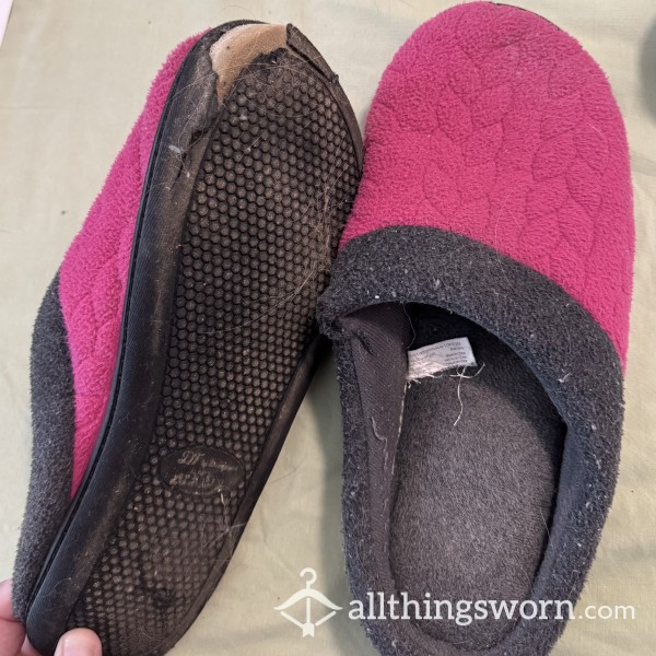 Well Worn Size 10/11 Slippers